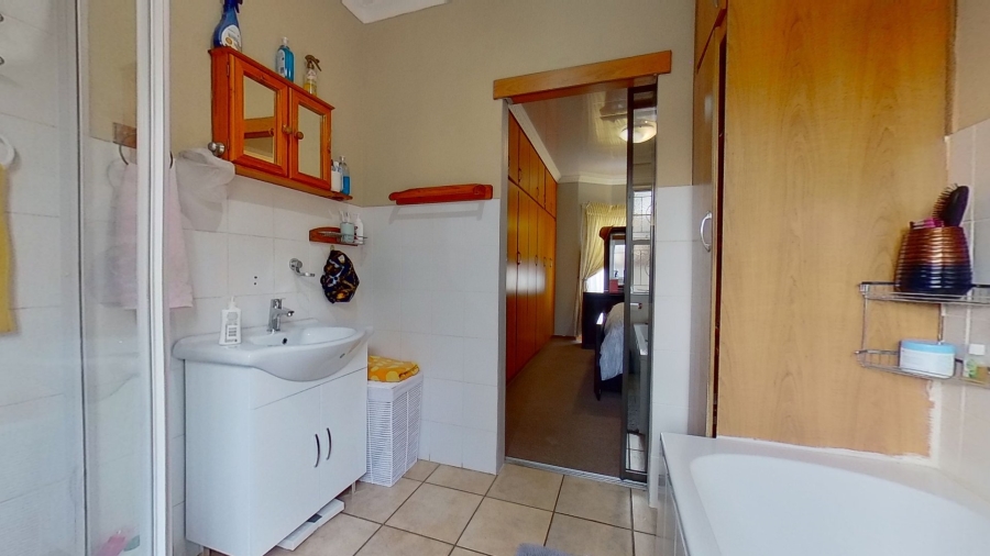 4 Bedroom Property for Sale in Heuwelsig Free State